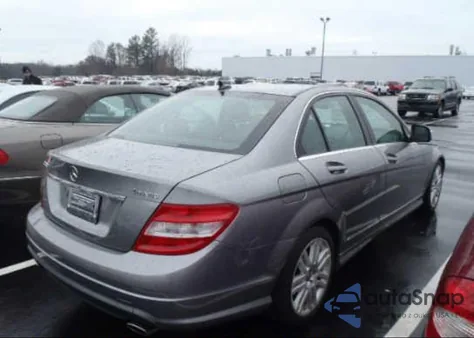 2009 Mercedes-Benz C300 4 Matic z USA, uszkodzony, nr VIN WDDGF81X89R044480